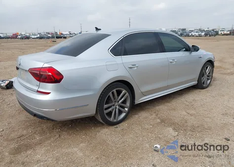 2017 Volkswagen Passat 1.8T R-Line z USA, uszkodzony, nr VIN 1VWDT7A36HC066036